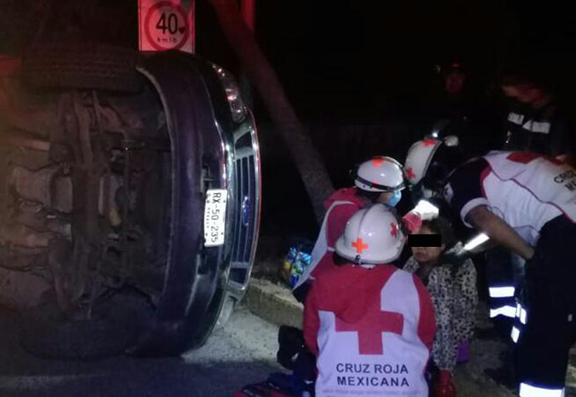 Vuelca camioneta en la 175 por exceso de velocidad | El Imparcial de Oaxaca