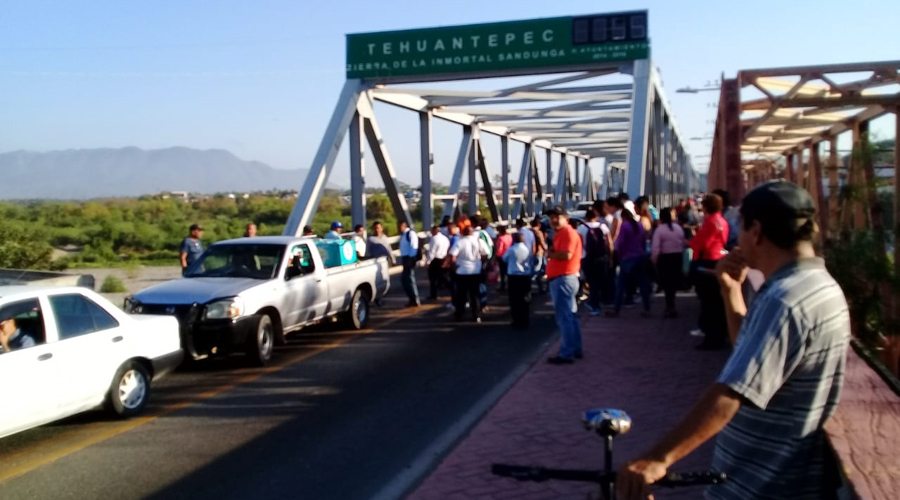Caos por bloqueos  en Tehuantepec, Oaxaca | El Imparcial de Oaxaca