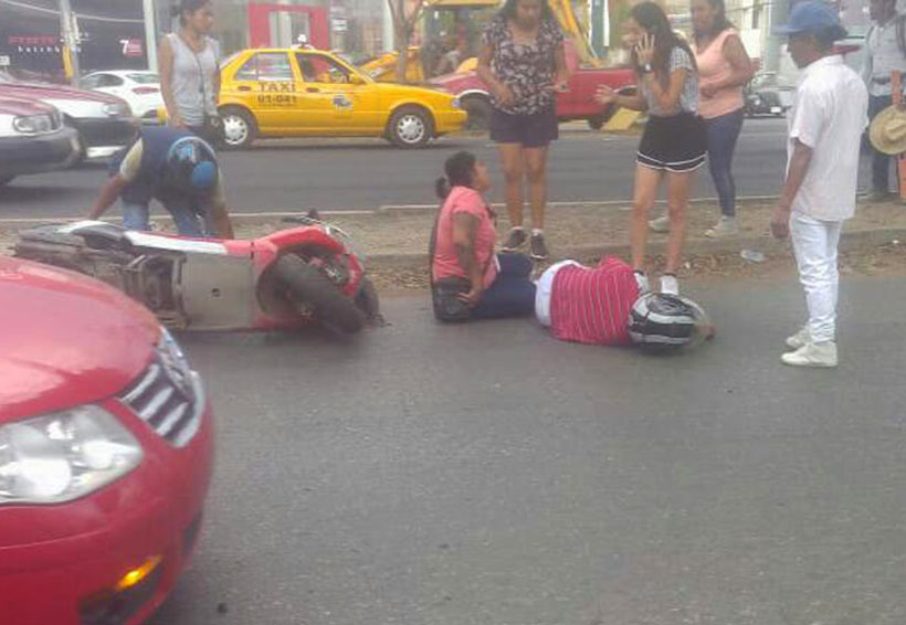 Conductor irresponsable atropella a motociclistas y huye | El Imparcial de Oaxaca