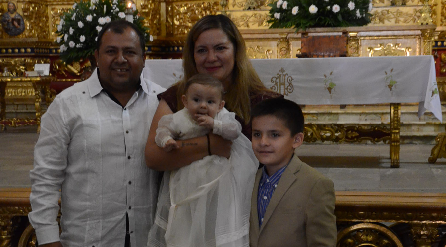 Carlos emilio es bautizado