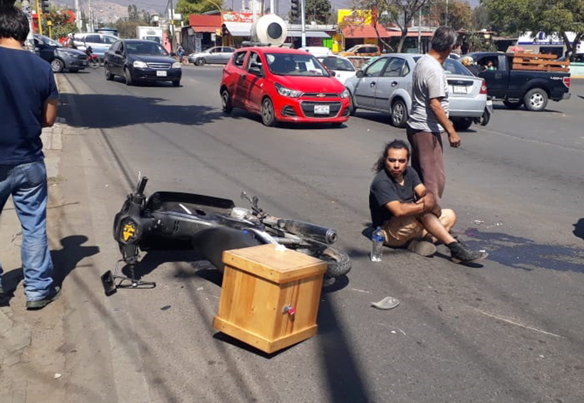 Taxista embiste a dos motociclistas en Ixcotel | El Imparcial de Oaxaca
