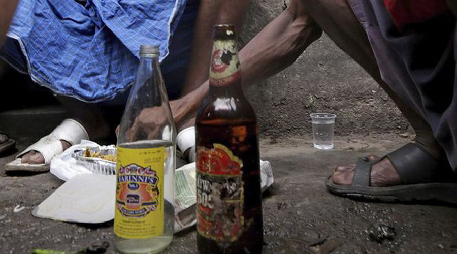 Se registran al menos 52 muertos en India por licor adulterado | El Imparcial de Oaxaca