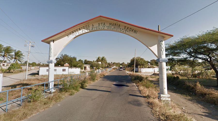 Choca mototaxi contra taxi en Santa María Xadani