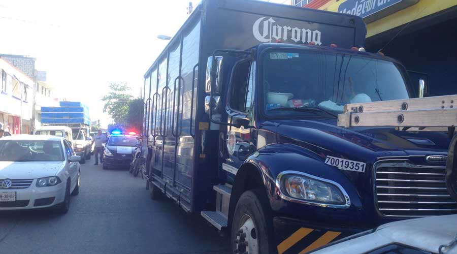Grupo armado asalta a camión cargado de cervezas en Juchitán | El Imparcial de Oaxaca