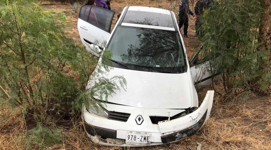 Se accidenta automovil en carretera a Tlacolula | El Imparcial de Oaxaca