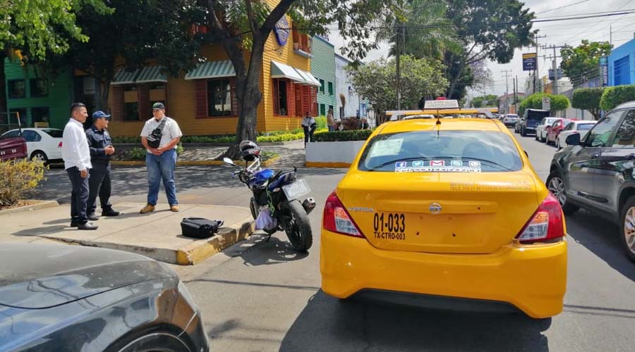 Por no respetar el 1×1 chocan conductores en la Colonia Reforma | El Imparcial de Oaxaca