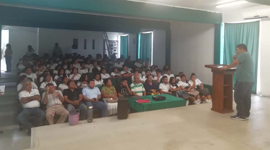Realizan conferencia sobre alcoholismo en Cecyteo de Pochutla | El Imparcial de Oaxaca