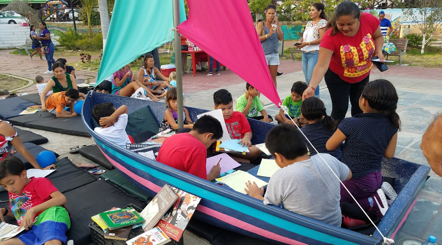 Biblioteca ambulante en Puerto Escondido, Oaxaca
