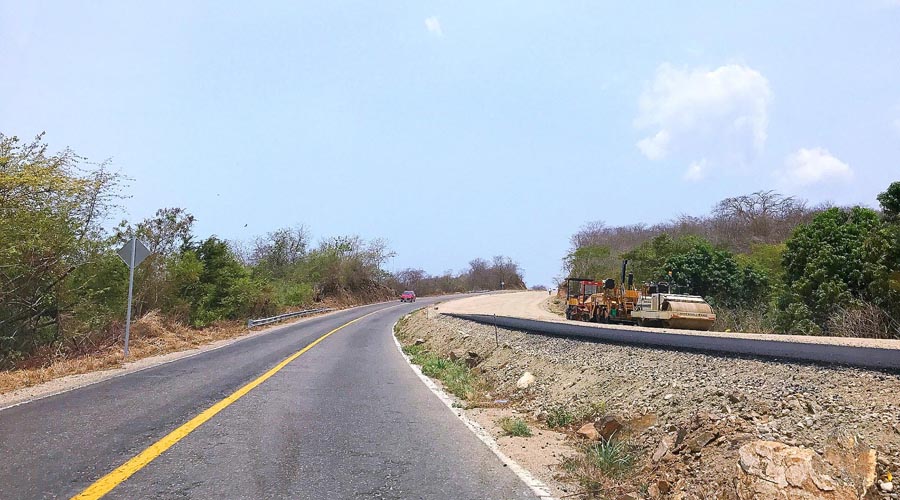 Comuneros de la Costa autorizan ampliación de tramo en carretera federal 200 | El Imparcial de Oaxaca