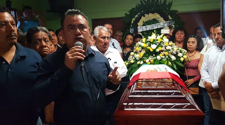 Rinden homenaje a Núñez  Ginez, exlíder de la S-22 | El Imparcial de Oaxaca