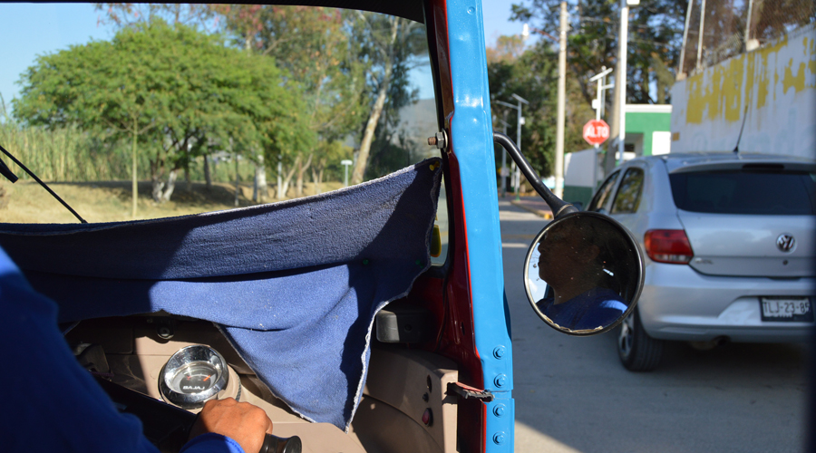 De madre soltera a  mujer mototaxista en Oaxaca