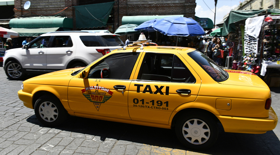 Denuncian cobros  excesivos de los servicios de taxi en Oaxaca