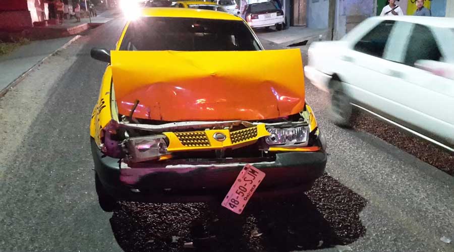 Taxista queda prensado tras chocar en Salina Cruz | El Imparcial de Oaxaca