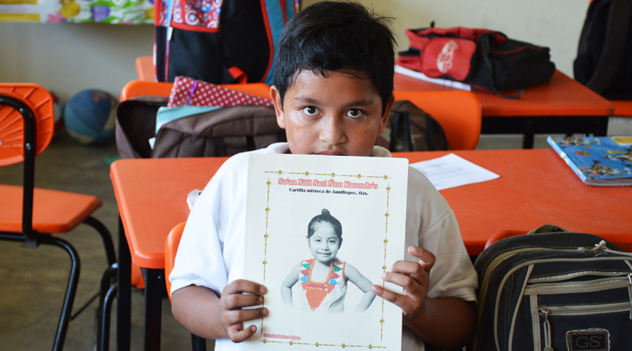 Escuelas bilingües, claves para preservar el mixteco