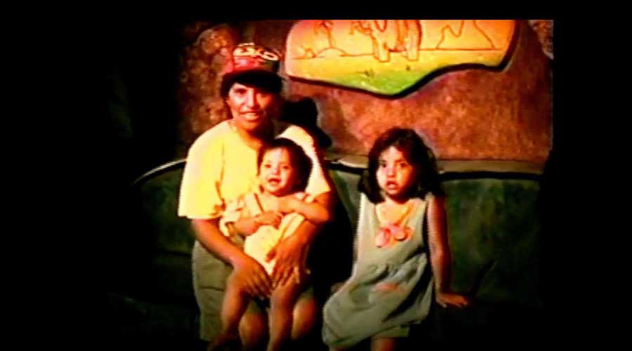 Edlyn Castellanos : Gafe recrea a la familia y la migración