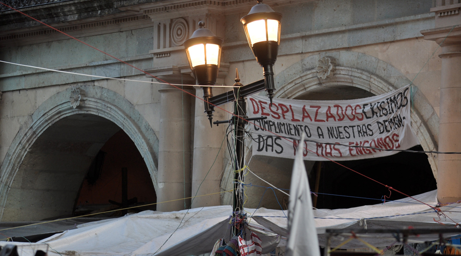 Infinidad de puestos ambulantes roban la energía eléctrica en los alrededores del zócalo de Oaxaca