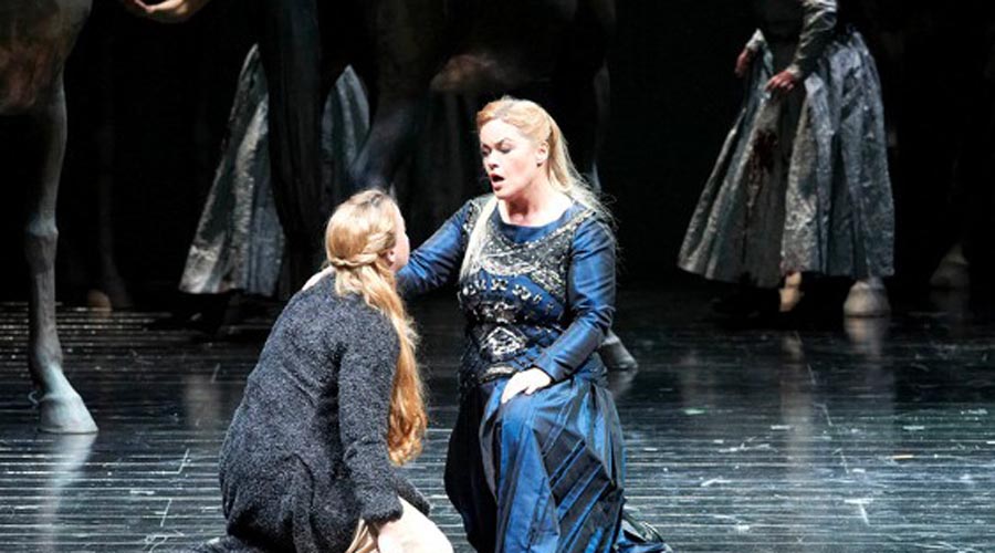 La valquiria se presenta en el Macedonio Alcalá