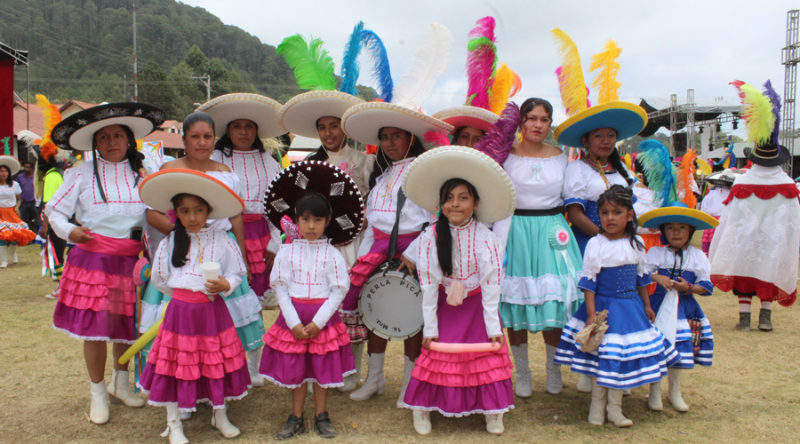 Mujeres en carnaval ponen color y elegancia | El Imparcial de Oaxaca