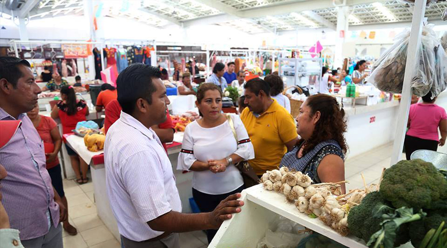 Particulares trafican con locales comerciales en los mercados de Salina Cruz