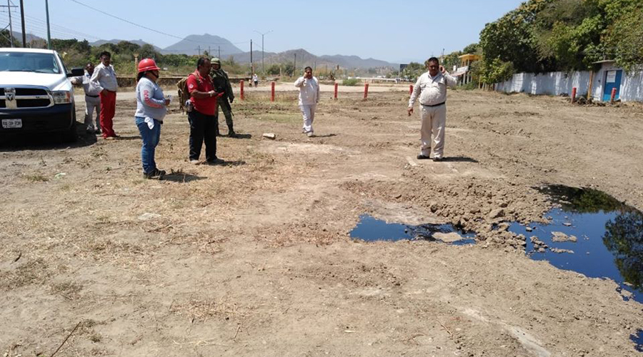 Personal de Pemex atiende fuga en ducto del Istmo