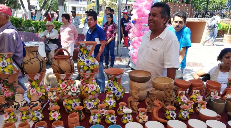 Presentan en Pochutla “Lunes de Plaza Cultural”
