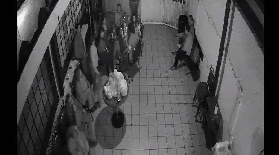 Video: Delincuentes irrumpen en velorio para asaltar a asistentes | El Imparcial de Oaxaca