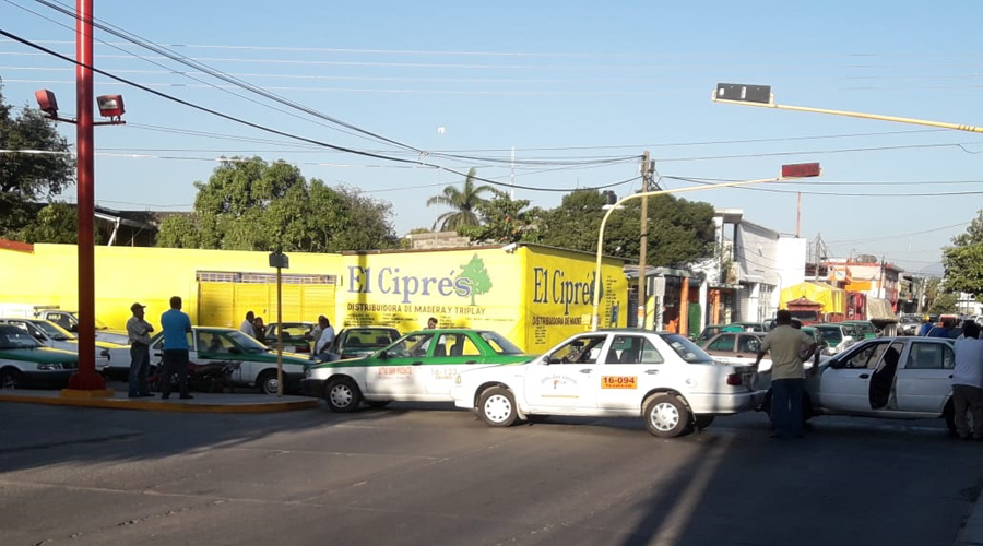 Taxistas de  Juchitán Protestan contra Semovi