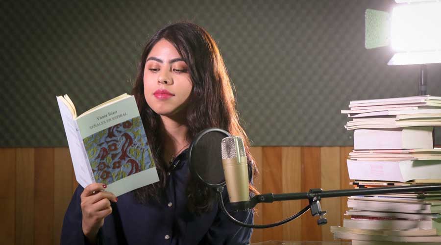 Vania Rizo  escribe sus  “Señales en espiral”
