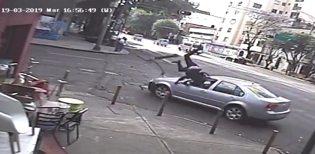 Video: Conductor atropella a usuario de scooter en la CDMX y se da a la fuga | El Imparcial de Oaxaca