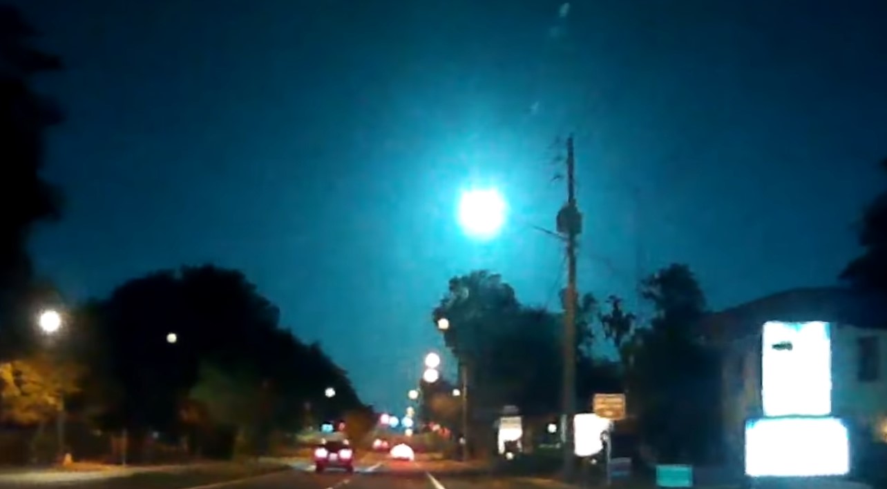 Video: Meteorito ilumina las calles de ciudad de Florida, EU | El Imparcial de Oaxaca