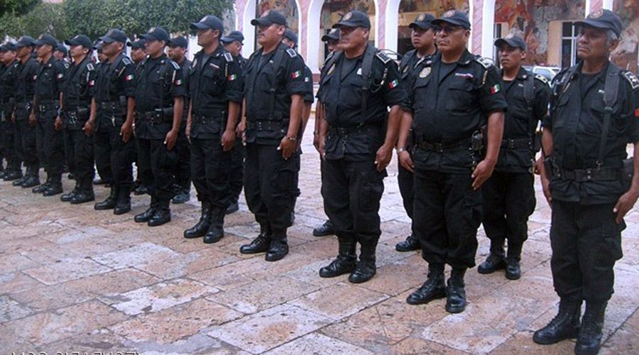 Festejan al policía en su día, en Huajuapan | El Imparcial de Oaxaca