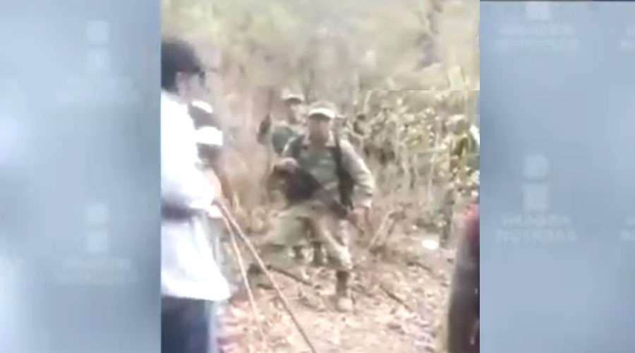 Video: Impiden niños armados que militares se acerquen a plantíos de amapola | El Imparcial de Oaxaca