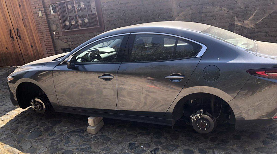 Dejan automóvil desvalijado en San Felipe del Agua, Oaxaca | El Imparcial de Oaxaca