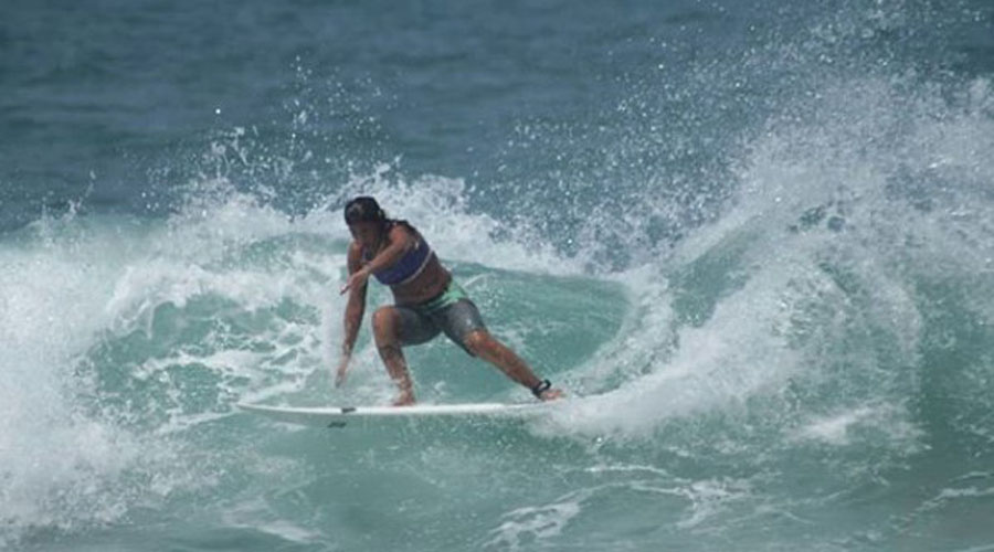 Mujer surfista muere al caerle un rayo mientras practicaba | El Imparcial de Oaxaca