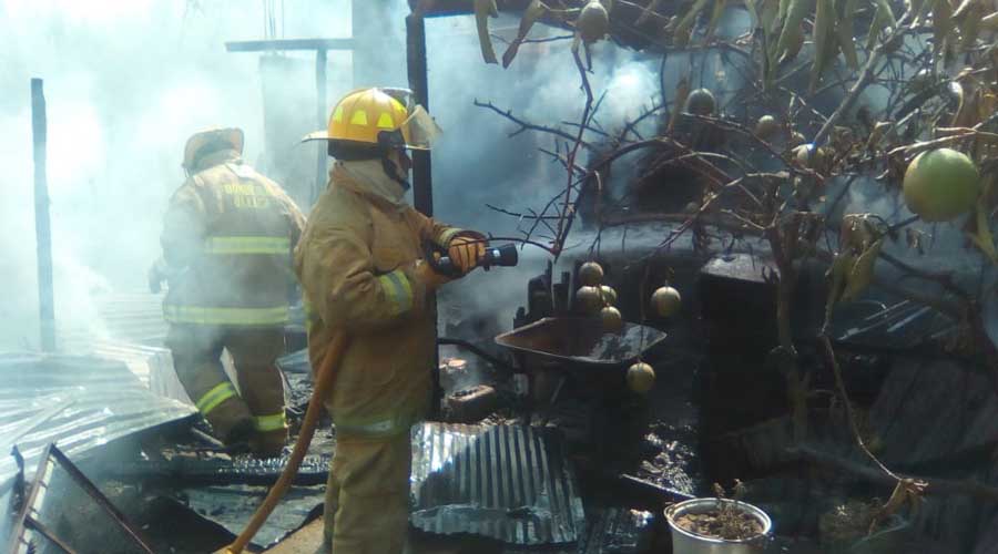 Se incendia bodega en la colonia Jardín