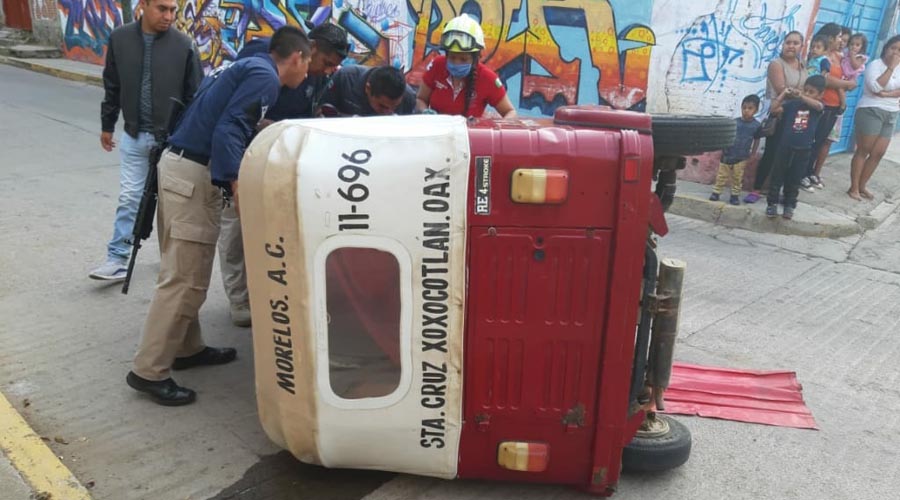 Se lesiona conductor tras volcar mototaxi en Xoxo | El Imparcial de Oaxaca