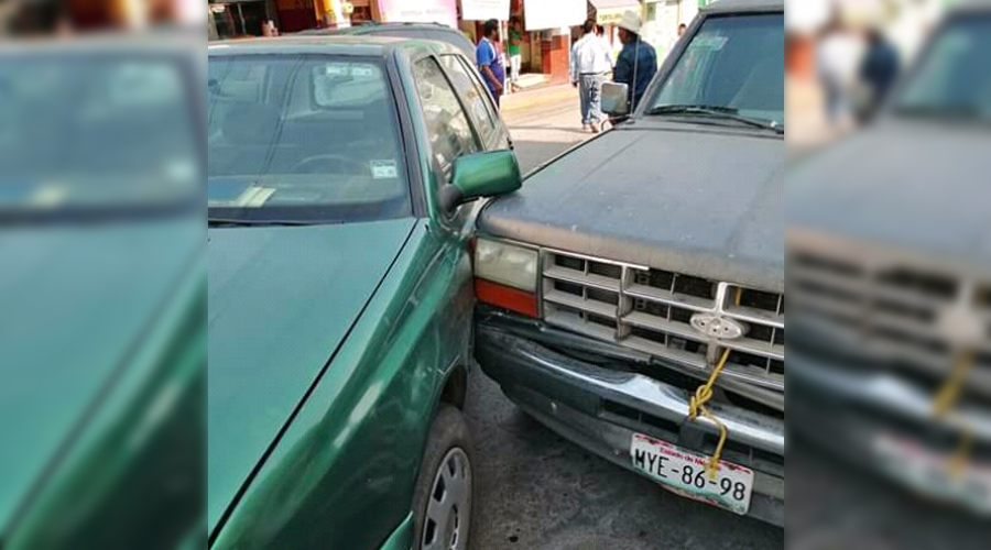 Auto se queda sin frenos y choca en Huajuapan | El Imparcial de Oaxaca