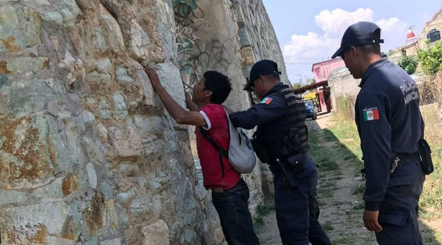 Detienen a ladrón mientras huía con tanque de gas | El Imparcial de Oaxaca