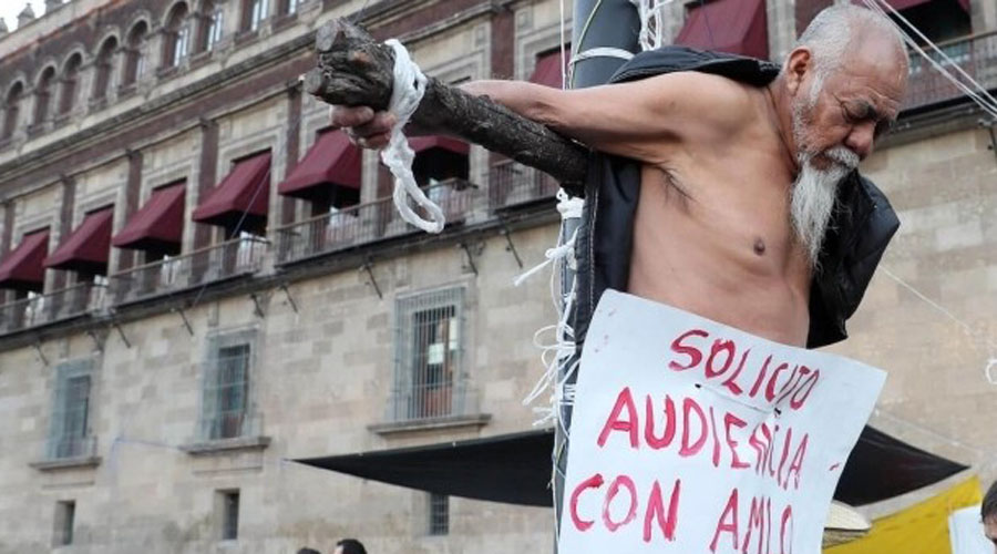Dan cita en Segob al oaxaqueño que se “crucificó” afuera de Palacio Nacional | El Imparcial de Oaxaca