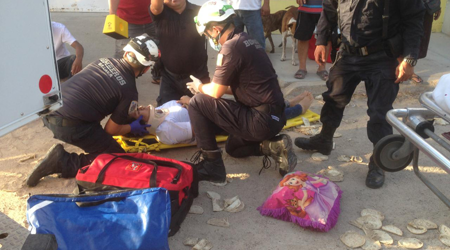 Se lesiona pareja de motociclistas al ser atropellados por camioneta | El Imparcial de Oaxaca