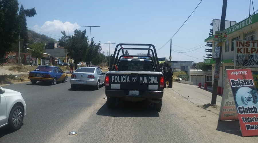 Se lesiona motociclista al chocar contra auto en Pueblo Nuevo | El Imparcial de Oaxaca