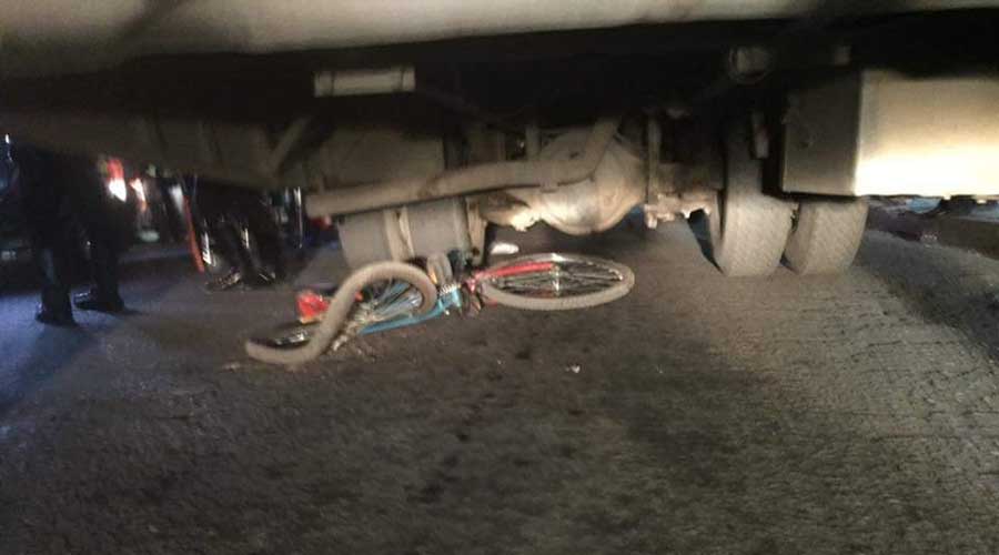 Camión urbano atropella a ciclista en la Central de Abasto