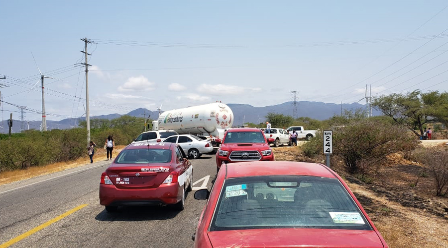 Bloquean en el Istmo para exigir liberación de detenidos en parque eólico | El Imparcial de Oaxaca