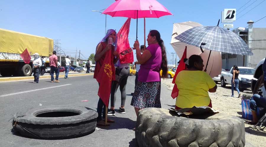 Bloquean la carretera y provocan un caos en el Istmo