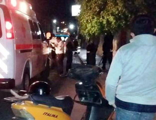 Daños materiales deja choque entre auto y moto en la Mixteca