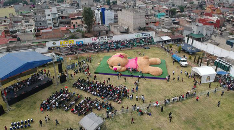 Obtiene México el Récord Guinness del Oso de Peluche Más Grande del Mundo