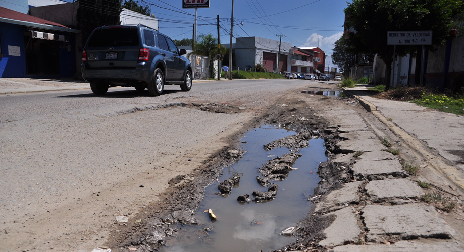 La capital de Oaxaca, atorada en el bache de la indiferencia | El Imparcial de Oaxaca