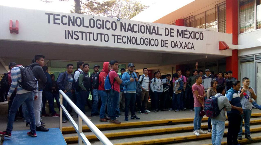 Estudiantes del ITO, toman las instalaciones de la dirección como protesta