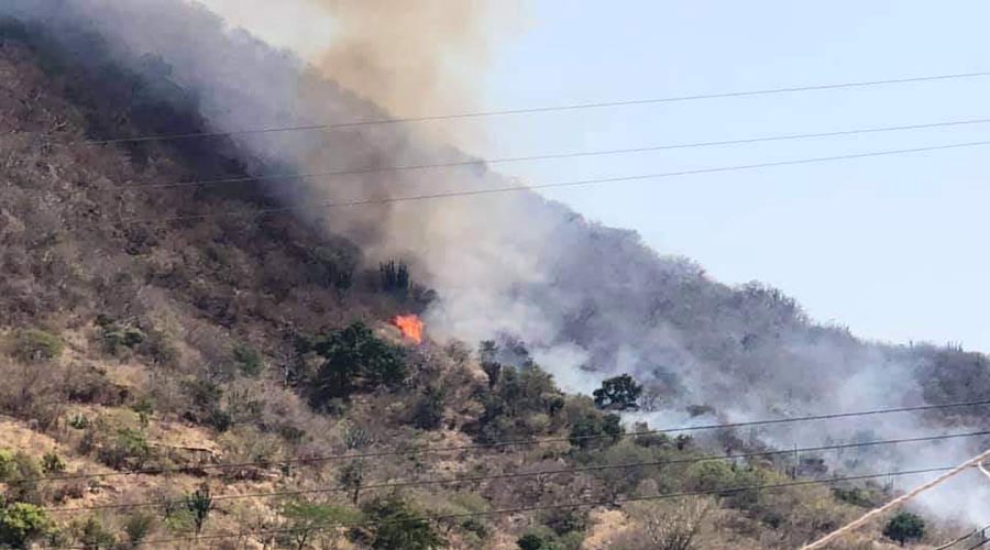Incendio puso en peligro a los habitantes de Huilotepec