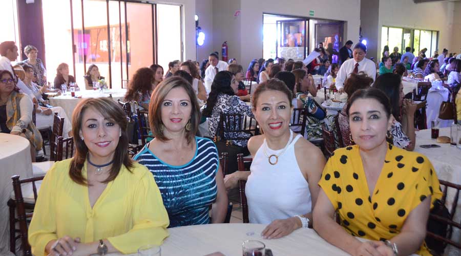 El Club Rotario Guelaguetza organizó un desfile de modas